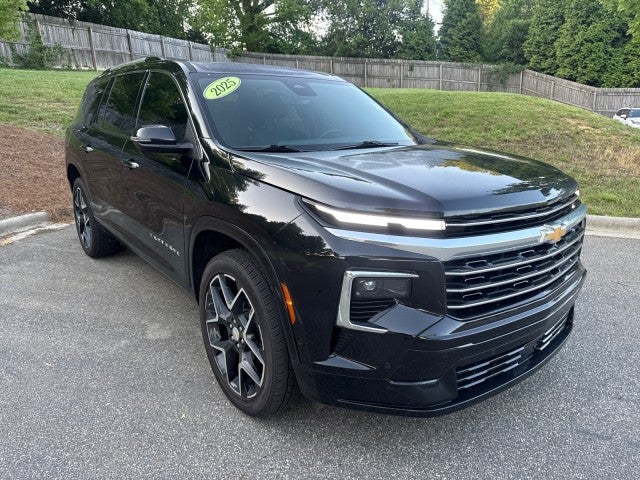 2025 Chevrolet Traverse High Country in Mosaic Black Metallic — front three-quarter view